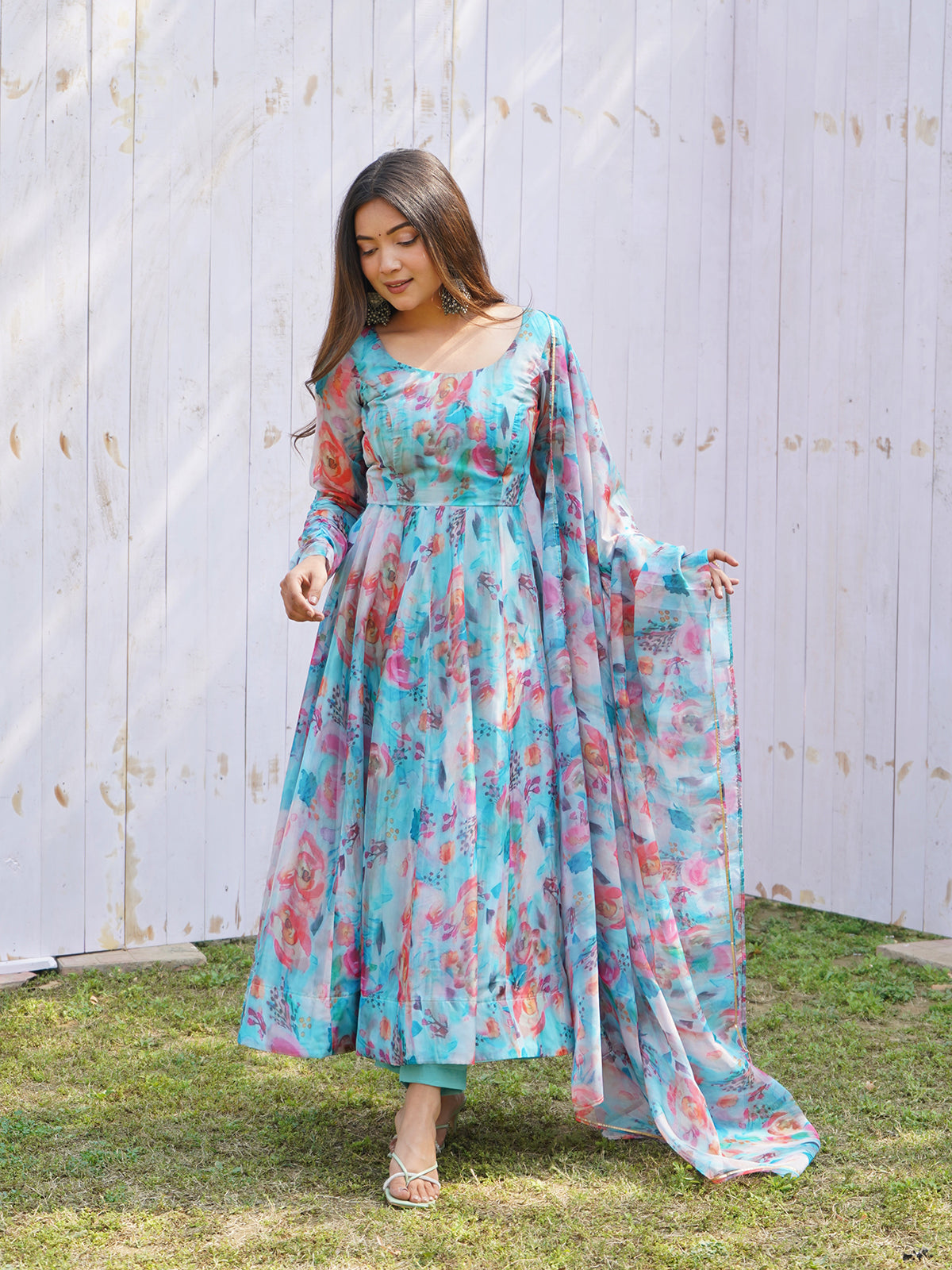 Women Blue Oraganza Floral Print Kurta Suit Set