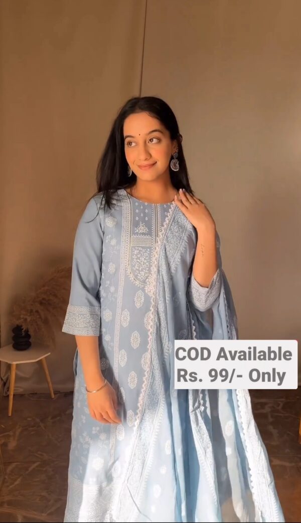 Red Chinnon Silk embroidered Pretty Women Kurta Sets in Red, Pista, Grey - Image 3